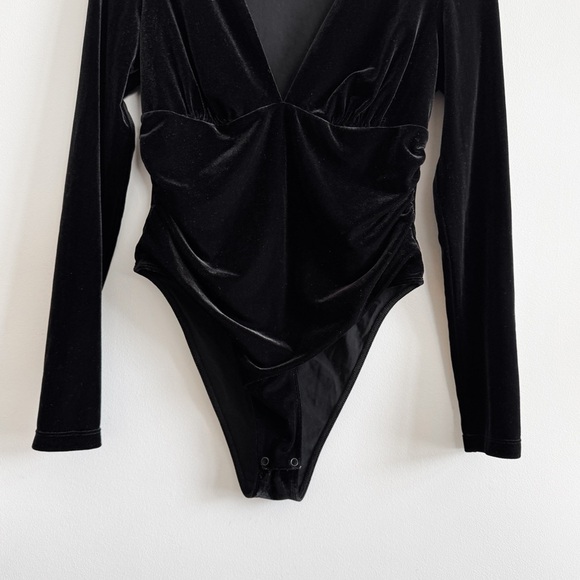BARDOT • Lorena Velvet Bodysuit in Black - Picture 4 of 12